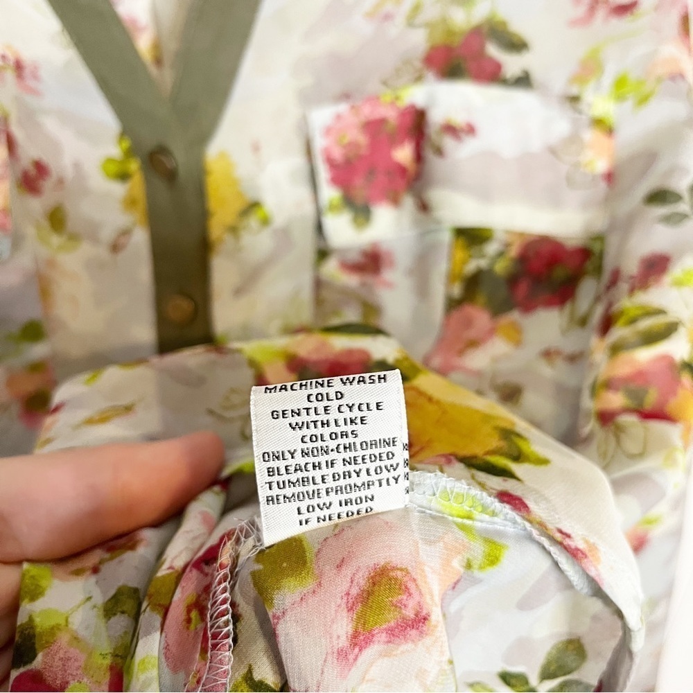 Hannah Sheer Camo Floral Blouse. Size Small. - Picture 5 of 10